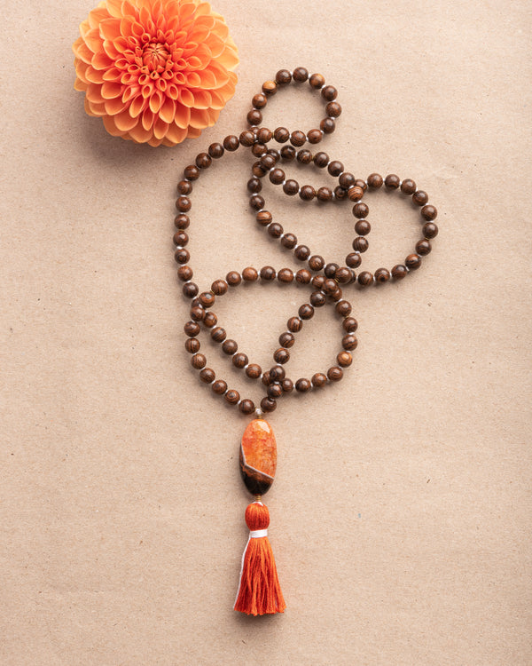 CLEAR SIGHTS : rosewood + agate mala