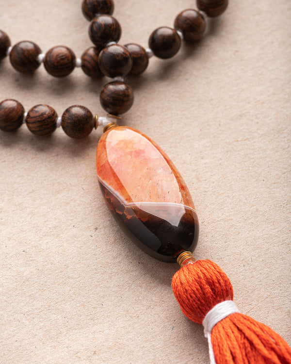 CLEAR SIGHTS : rosewood + agate mala